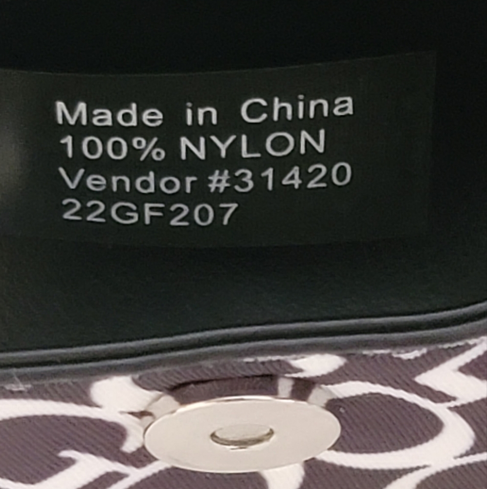 GUESS AIRPODS CASE ! - Picture 5 of 9